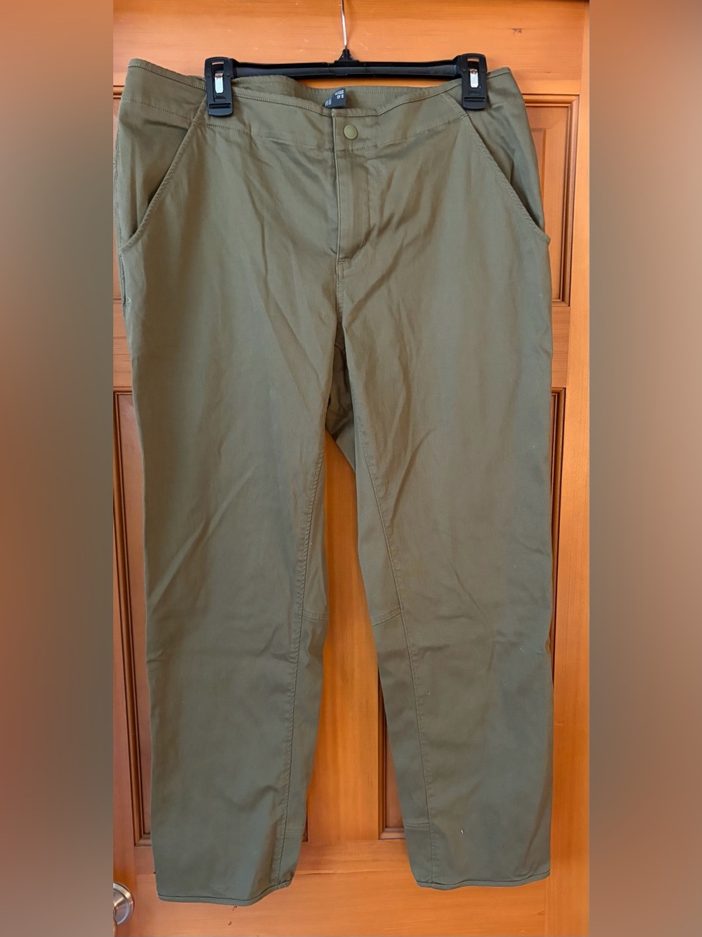 Mountain Hardwear Olive Green Women’s Chinos. Size 12
